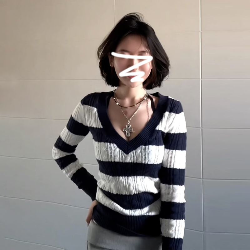 2025 new V-neck striped sweater for women in spring and autumn high-end contrasting color inner base knitted sweater slim body