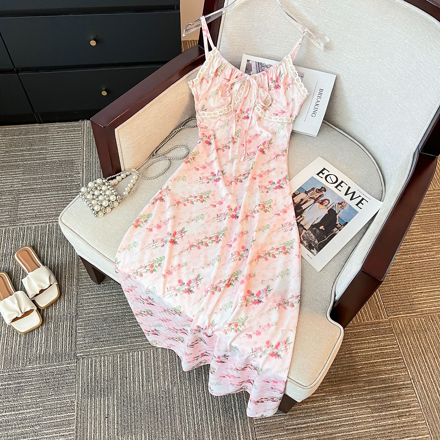 Korean gentle and sweet lace floral suspender dress for women in spring 2025 new style waist-hugging and slimming first love long skirt