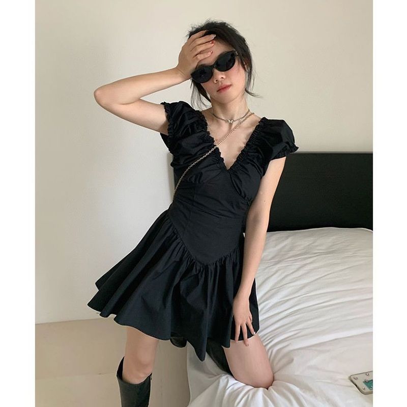 Summer high-end short skirt for women American Hepburn style waist-closing slim V-neck dress design A-line tea stalk skirt