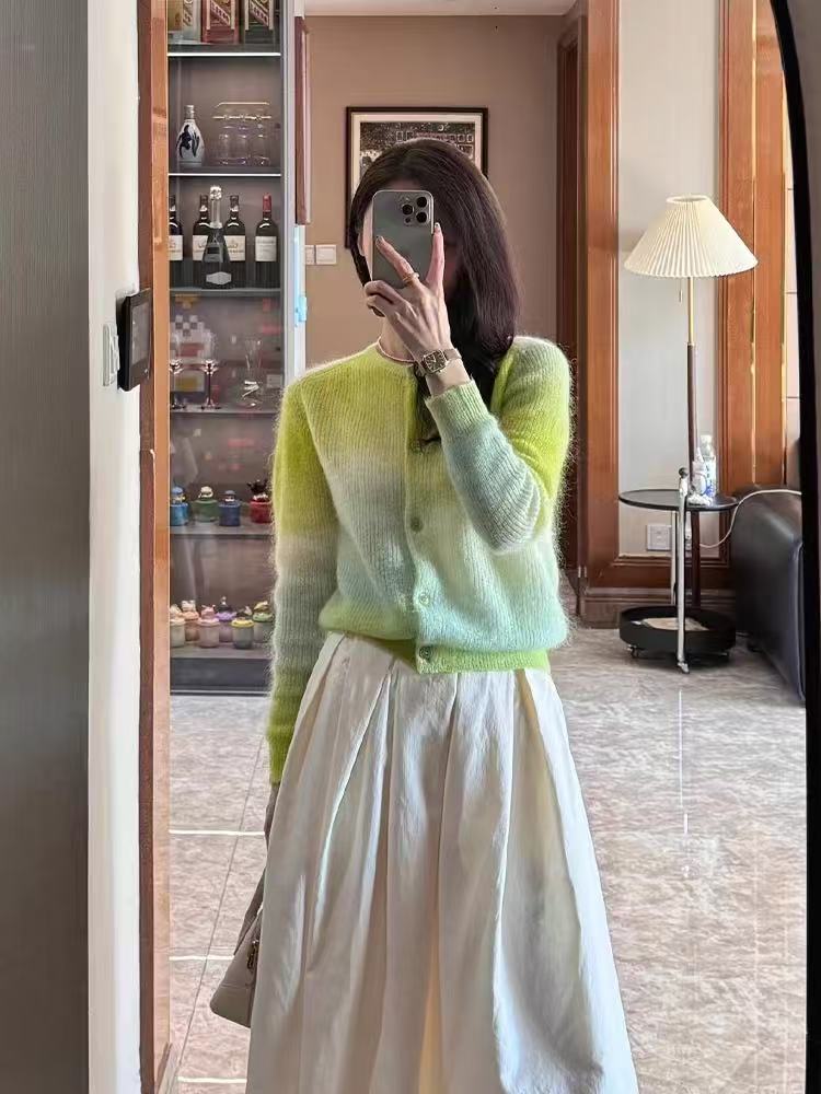 韓系漸變綠色長袖針織開衫女春秋外搭小眾設計感寬鬆短款上衣外套