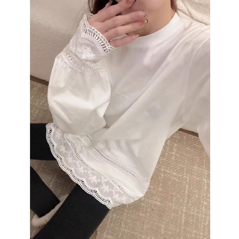 Original workmanship 2025 early spring style simple lazy style round neck exquisite spliced ​​lace hollow T-shirt top