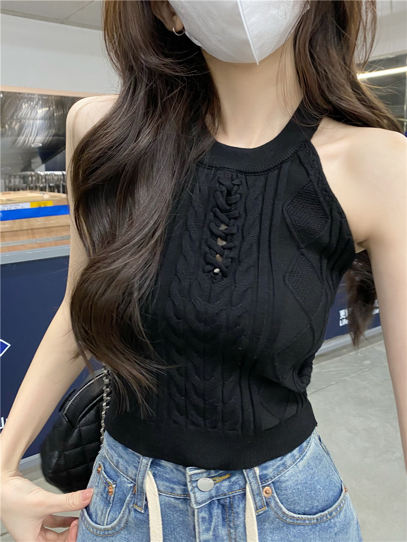 Real shot of twisted strap knitted suspender vest slim fit inner design hot girl short top wearing outside