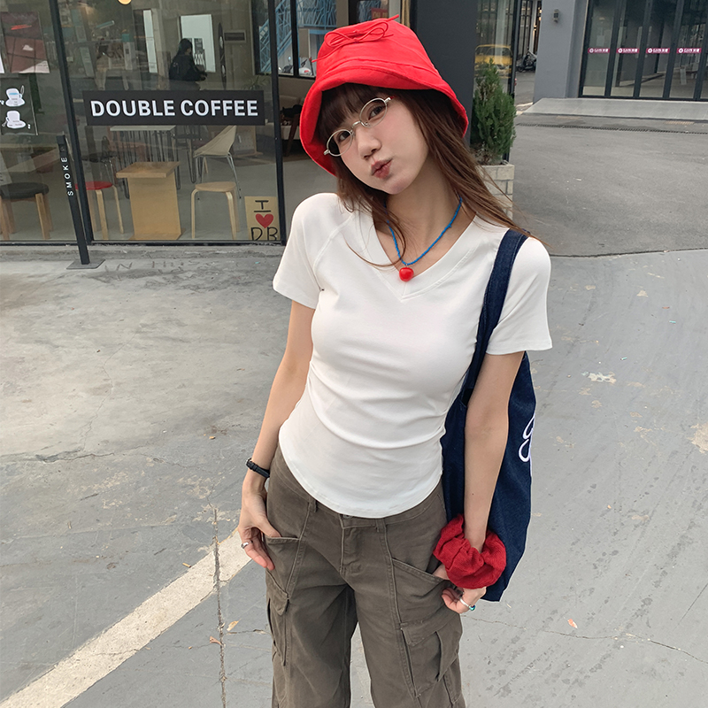 Real photo of V-neck T-shirt for women short-sleeved 2025 new design pleated waist-hugging slim fit top for women summer