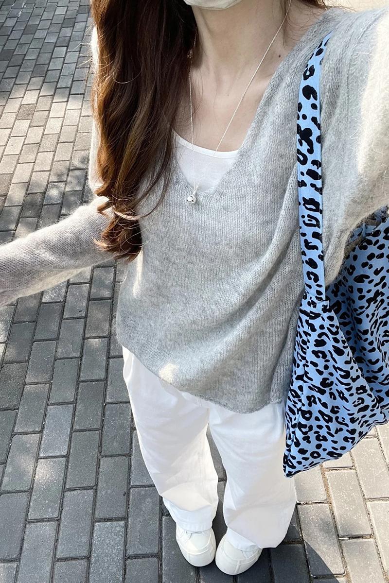 2025 new high-end gray v-neck knitted sweater for women in early autumn lazy style thin loose blouse top