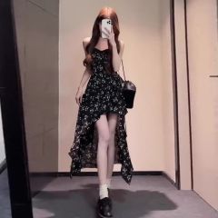 Black beautiful and gentle temperament slim dress with ruffled temperament pure and lustful waist-hugging irregular suspender skirt