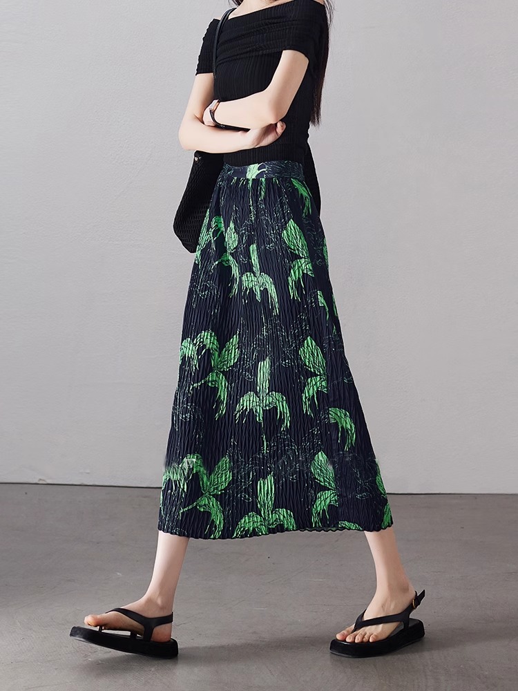 Large size pleated slit skirt for women in summer new high-waisted niche design pear-shaped A-line pleated skirt