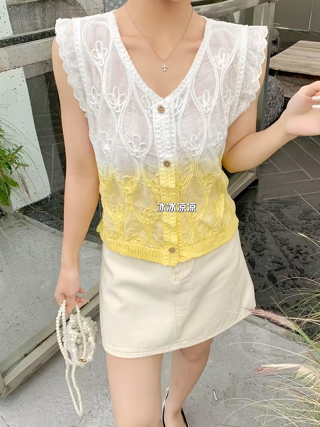法式提花v領小飛袖襯衫女夏款漸變色高級感背心別致無袖小上衣