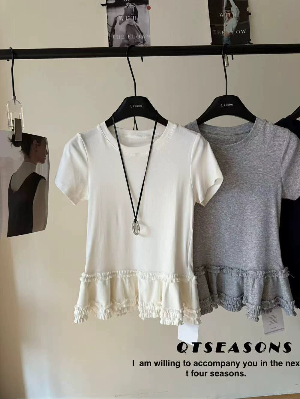 Sweet style ruffled black round neck short-sleeved T-shirt for women in summer niche waist design white top