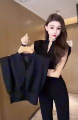 Simple new women's clothing, super slim right-angle shoulder thin shoulder pads, waist-hugging V-neck T-shirt, women's age-reducing temperament loose top