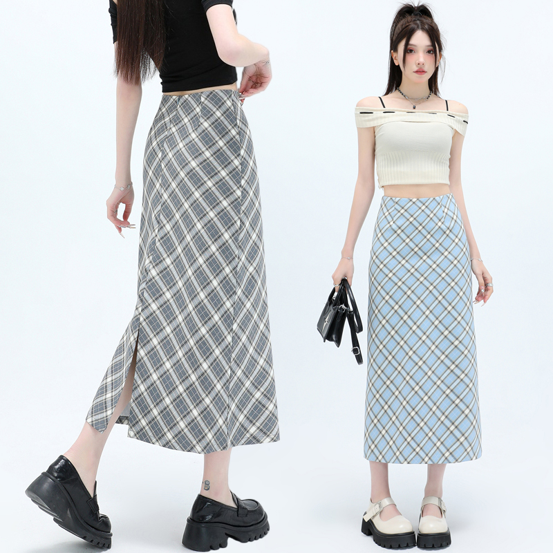 Real shot of women's plaid skirt 2025 spring and summer retro rear slit hip skirt to make them look slim mid-length temperament A-line skirt