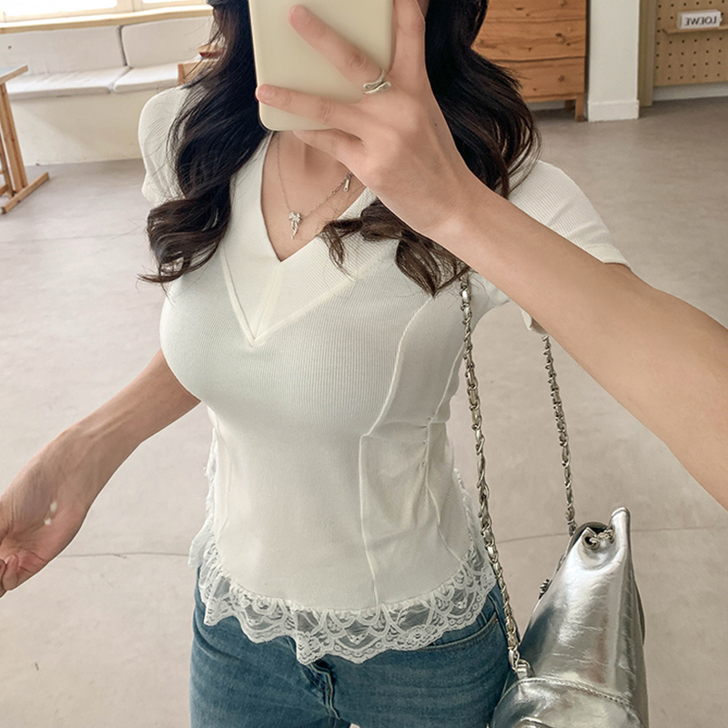 Real photo of lace spliced ​​V-neck tight solid color short-sleeved T-shirt for women in summer sexy pure slim top