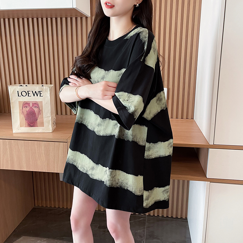 First shot of real striped back collar mid-length Korean summer short-sleeved T-shirt for women
