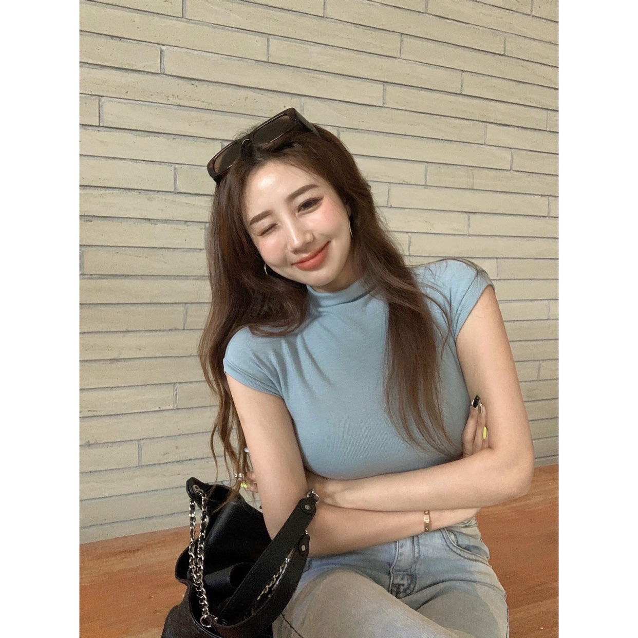 Real shot of a new small turtleneck simple slim fit and slim sleeveless T-shirt top