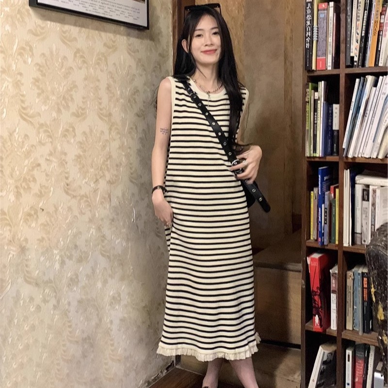 Shipped knitted dresses for women in summer, loose belly, slimming tassel vest skirt