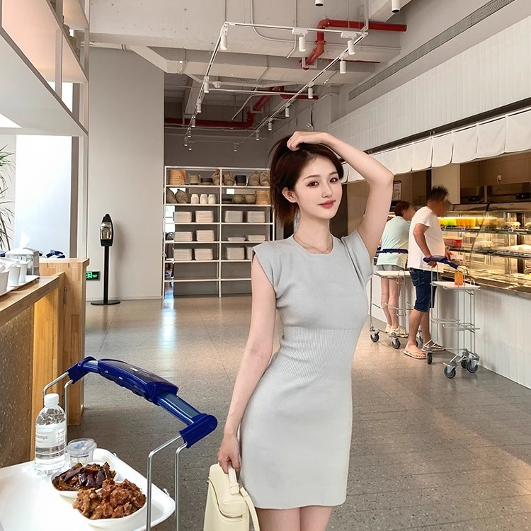 Shipped New style, age-reducing slimming, high-end waist skirt, round neck sleeveless vest dress for women