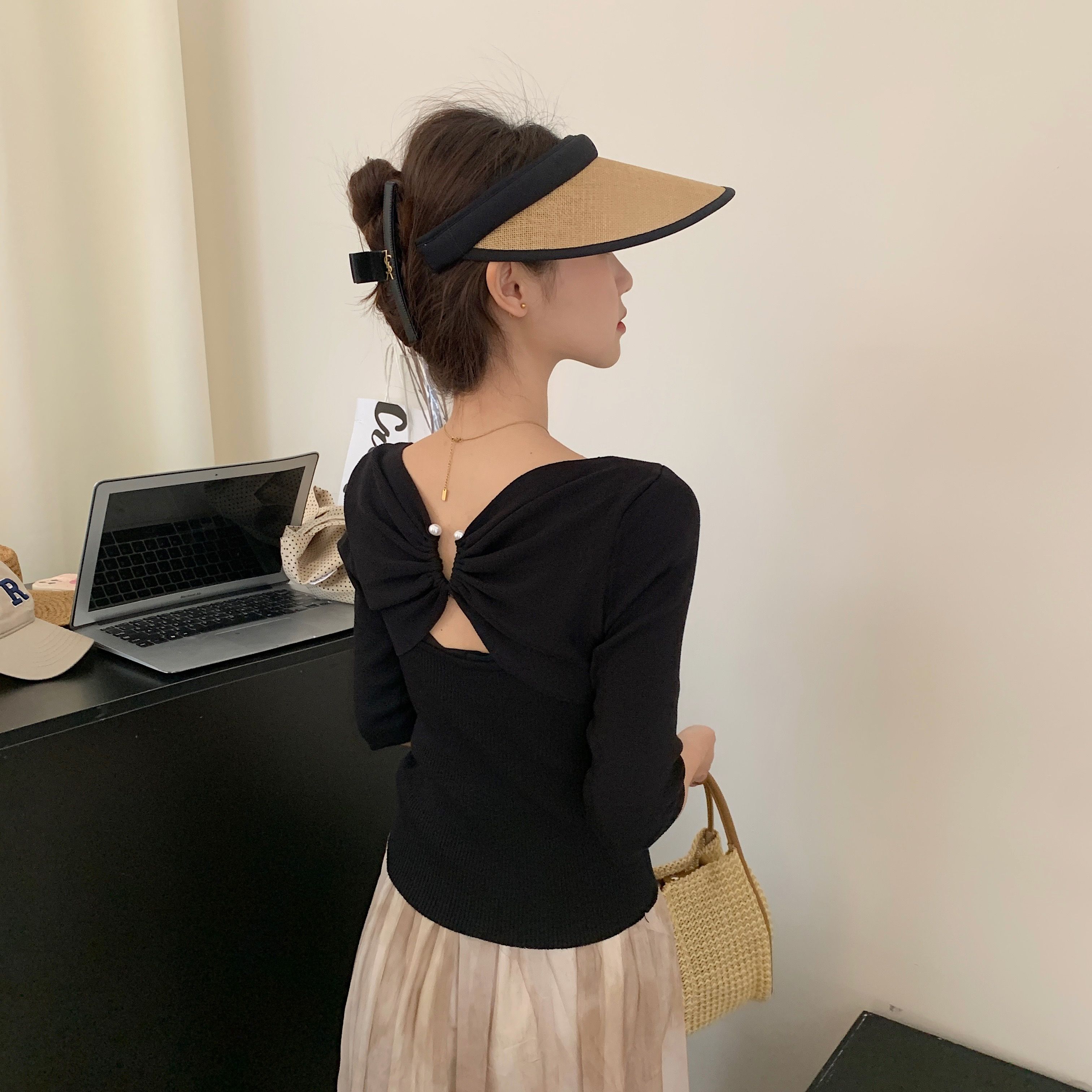 Has shipped Korean style design-slim pullover hottie chic tops niche sexy back-off T-shirt