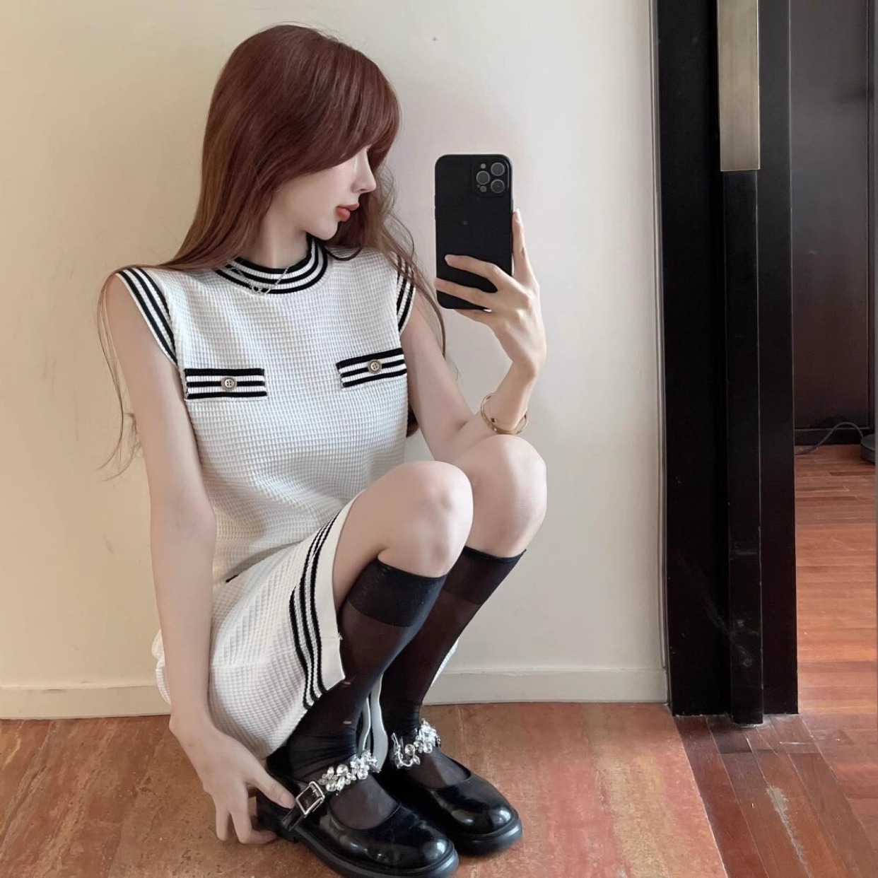 Shipped Xiaoxiang Fengbing Silk Knitted Dress for Women with Slim Slim Temperament Contrast Vest Short Skirt