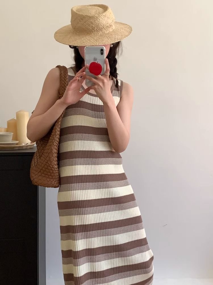 Shipped vest sleeveless knitted striped straight skirt contrasting color to make you look slim and wear a versatile long dress inside