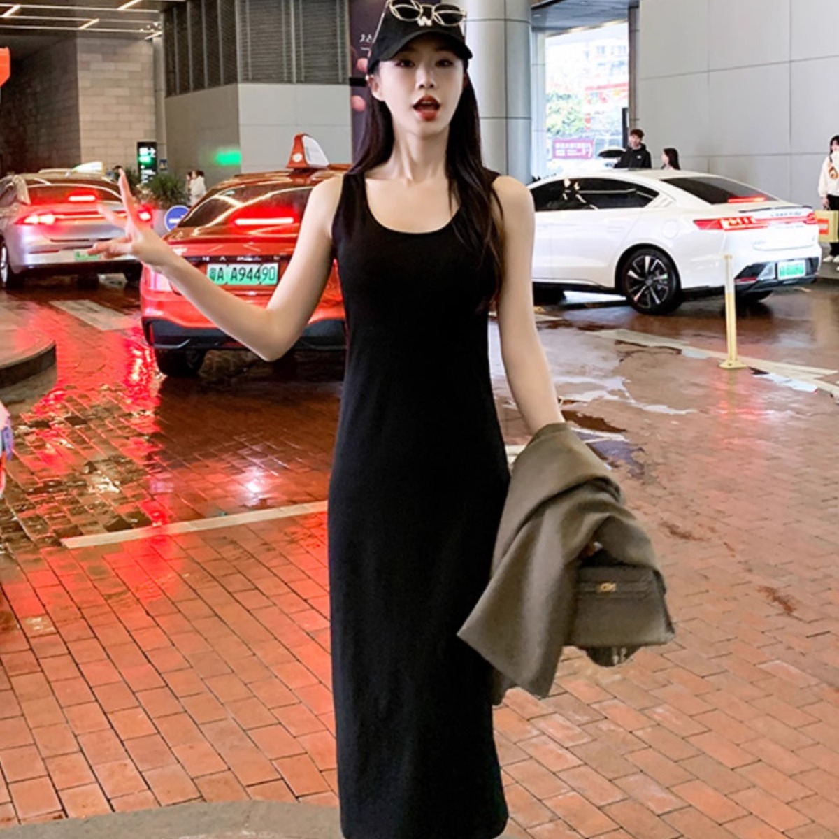 Shipped 2025 summer new style versatile slim bottom skirt with long suspender small black skirt