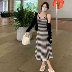 Shipped skirt knitted temperament slim and backless French 2025 summer long-sleeved high-end Hong Kong style niche skirt