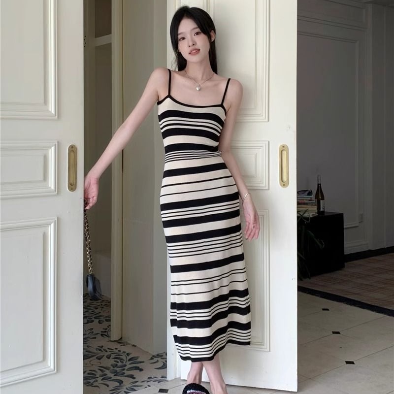 Shipped suspender dress for women in summer new Korean style hot girl waist-hugging sleeveless knitted hip-packing skirt