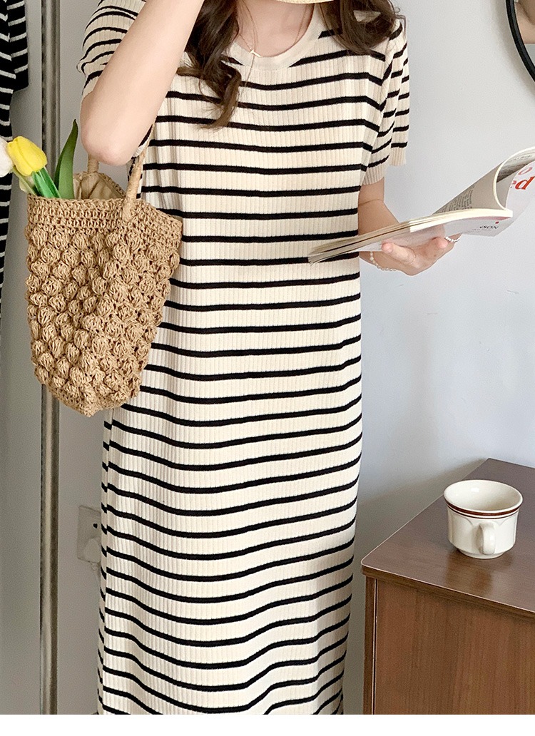Shipped small fragrant style striped knitted belly-covering and making it look slim and slightly fat girls 2025 knitted dress