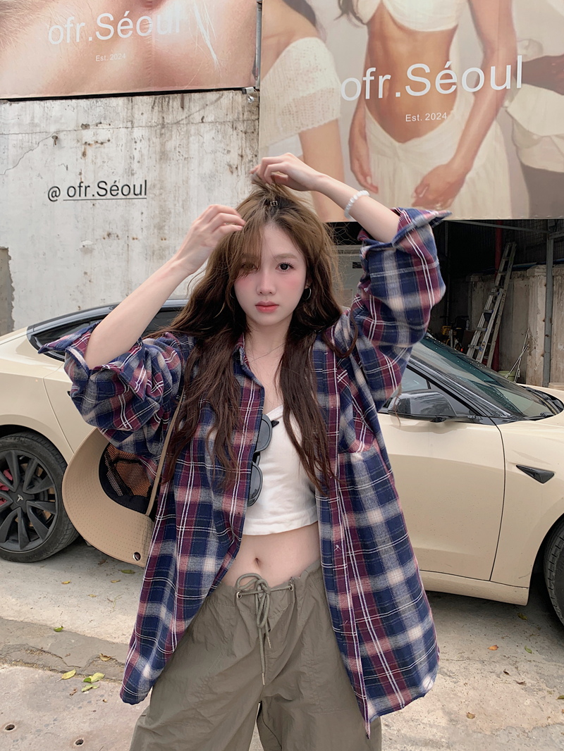 White-looking retro navy blue plaid long-sleeved shirt for women 2025 new niche design shirt jacket Korean version