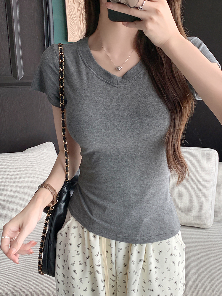 Real shot of pure V-neck, straight shoulder short sleeve waist-hugging hot girl T-shirt, simple slim top for women