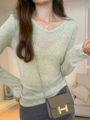 Original quality relaxed V-neck slightly transparent sweet spicy thin chic sunscreen blouse for women in spring and autumn long-sleeved T-shirt