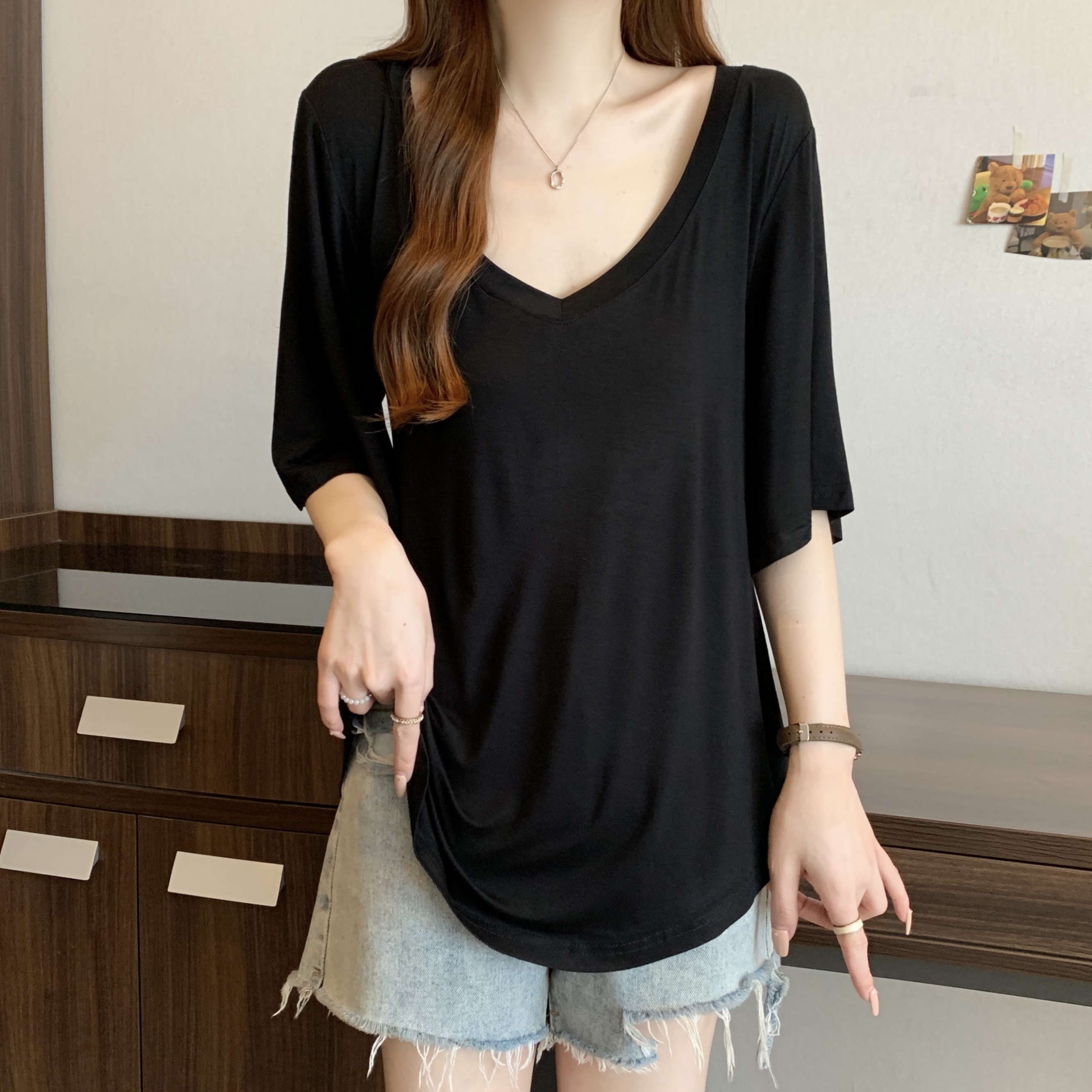 Real shot, large size fat MM facial mask feels V-neck breathable thin waist-hugging and pure T-shirt top