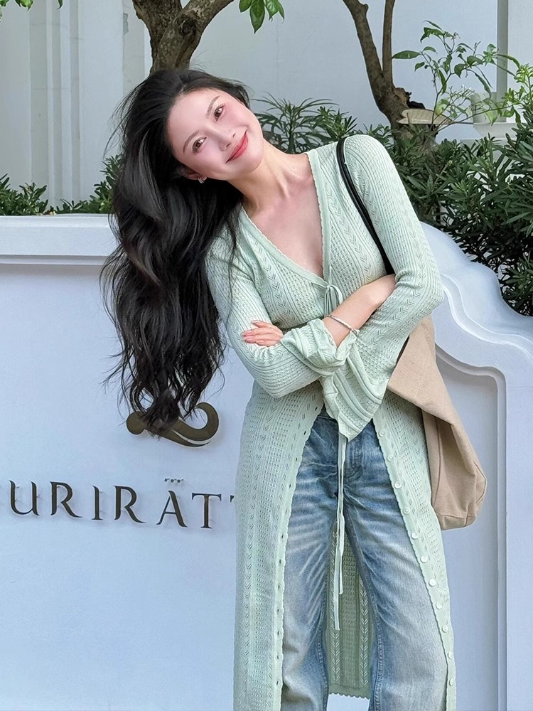 Love you Xu Ruohan The same long knitted cardigan is gentle and slim, and the design is layered with hollow air conditioning shirt top