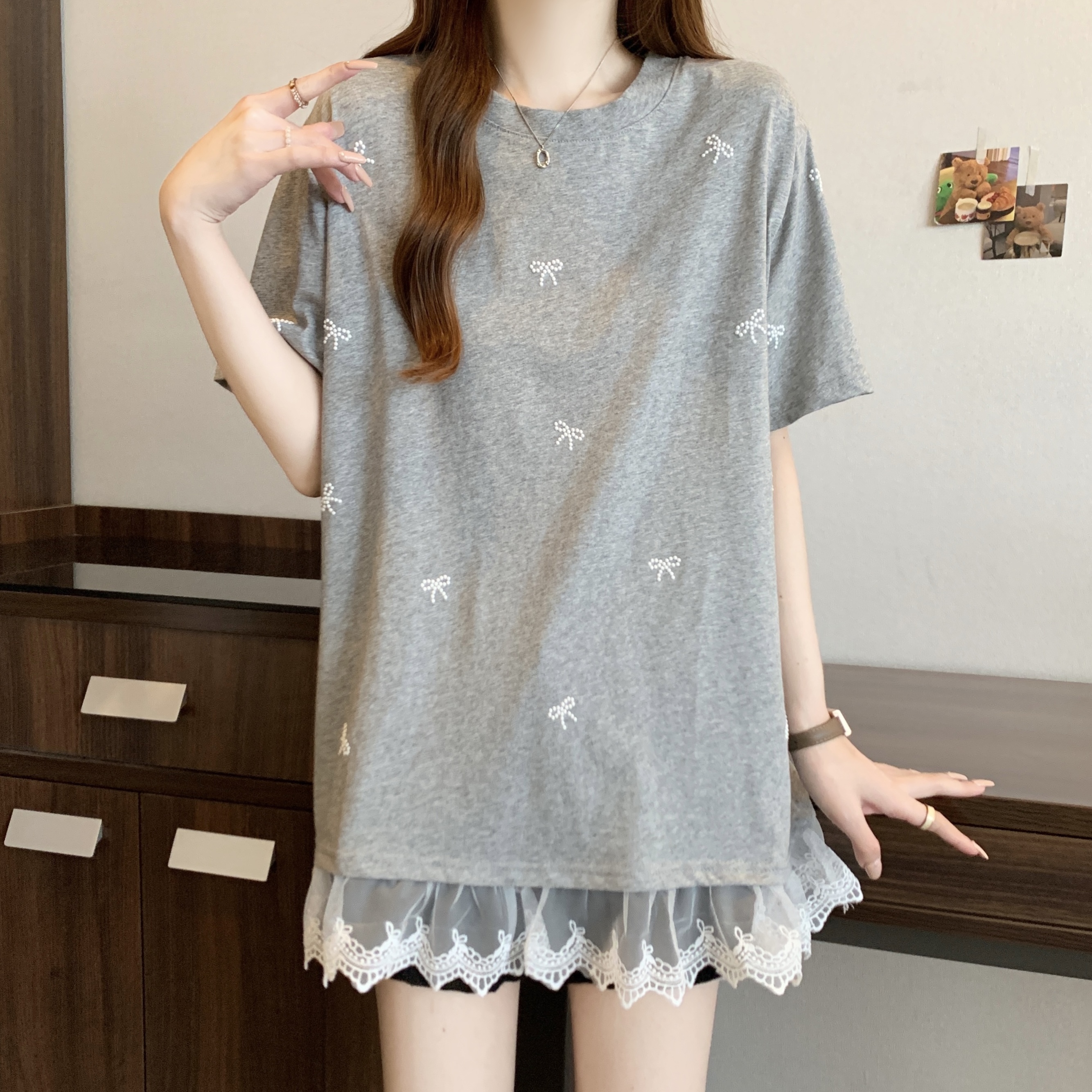 Real shot, large size fat MM Korean simple and versatile bow patchwork lace round neck pullover T-shirt