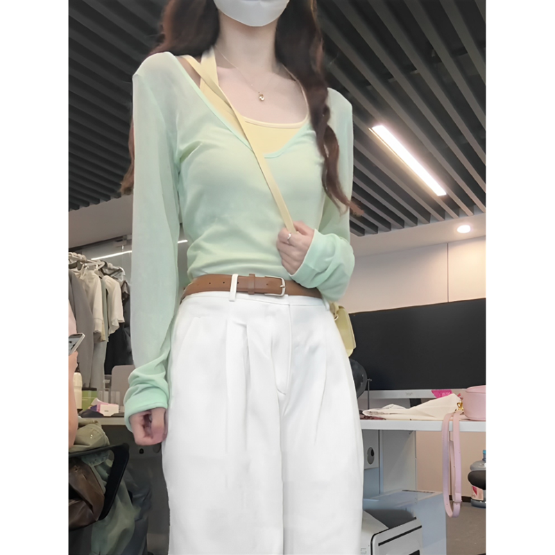 Hot girl mint green chic halter neck top for women in summer new design niche long-sleeved base shirt underneath early spring