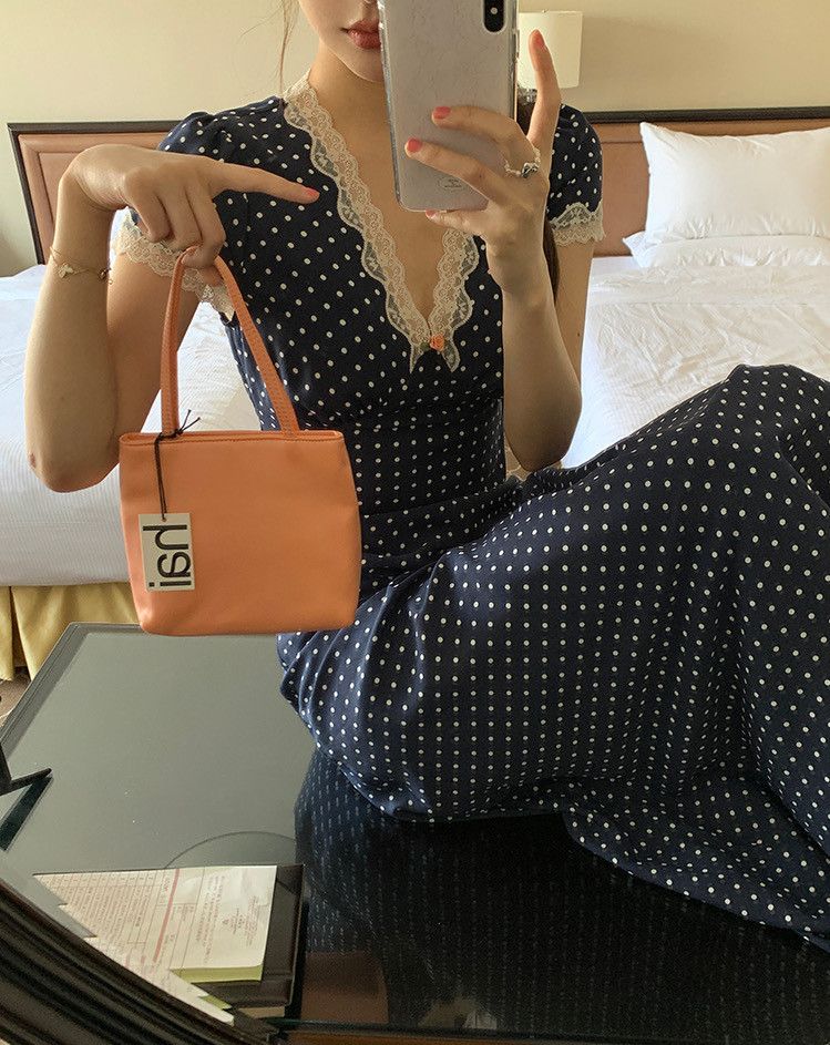 Pure and lustful style V-neck polka dot dress for women 2025 summer new design niche lace splicing long skirt