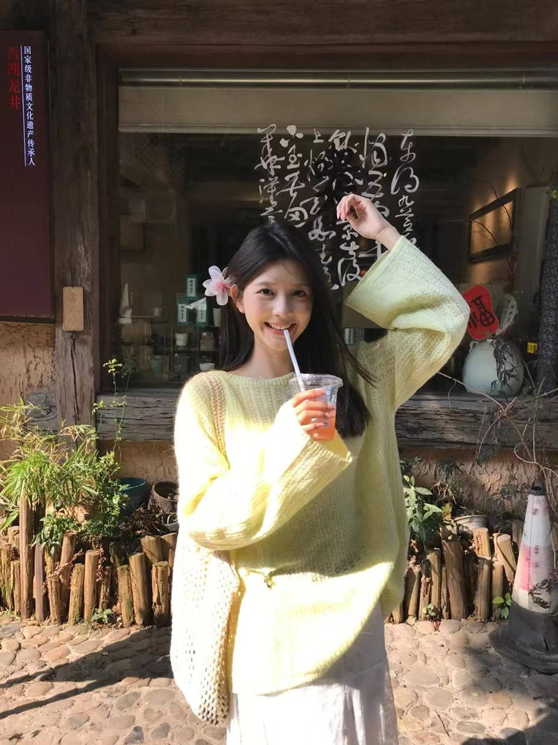 Hollow knitted blouse for women in spring and summer new loose and lazy slim long-sleeved air conditioner sun protection Korean soft glutinous top
