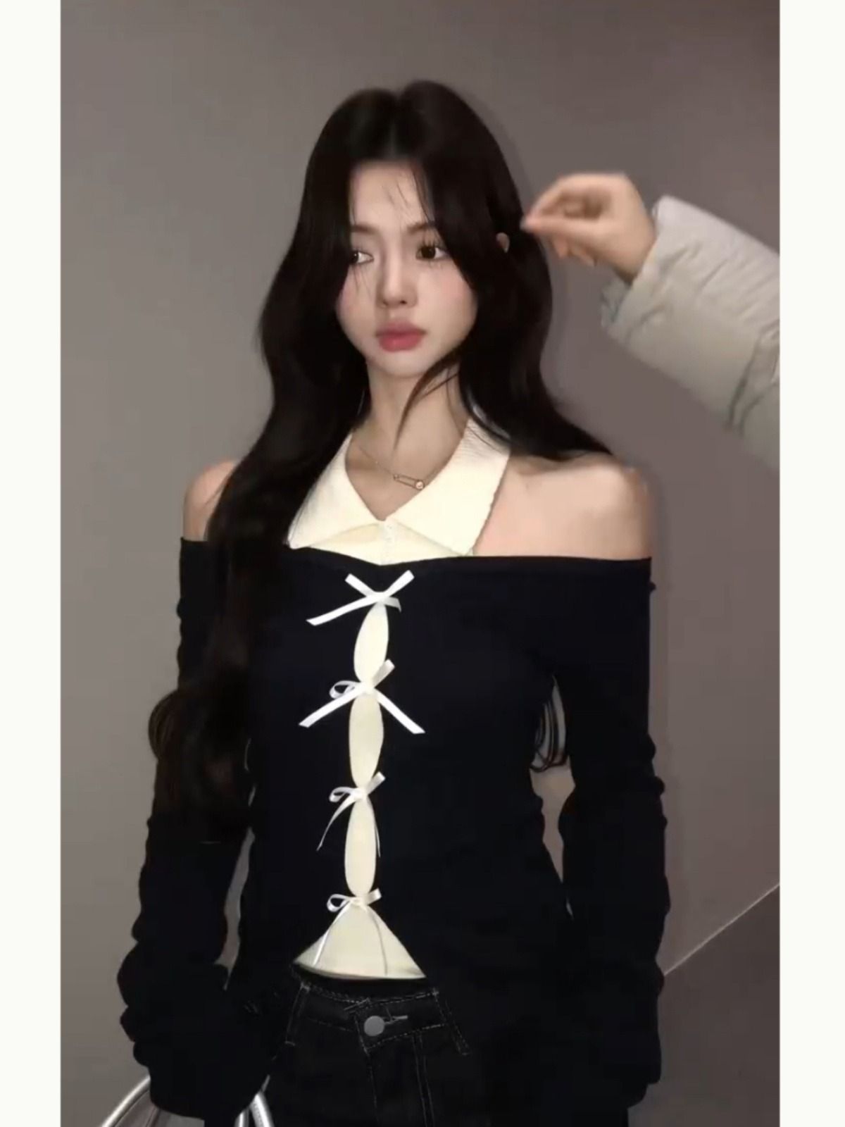 Soothing velvet pure hot girl spliced ​​bow knit sweater for women in autumn design slim base shirt