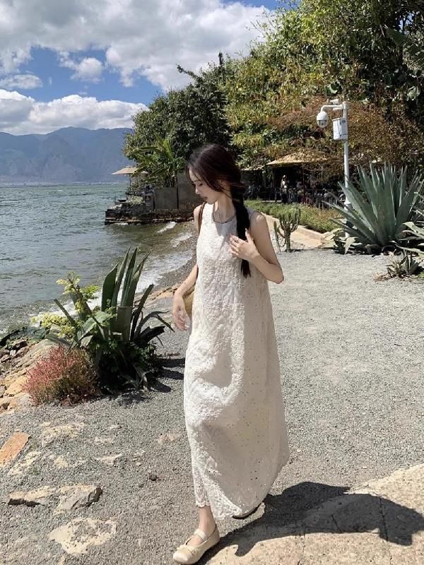 Round necklace embroidered sleeveless dress loose temperament fresh tourism style A-line vest skirt
