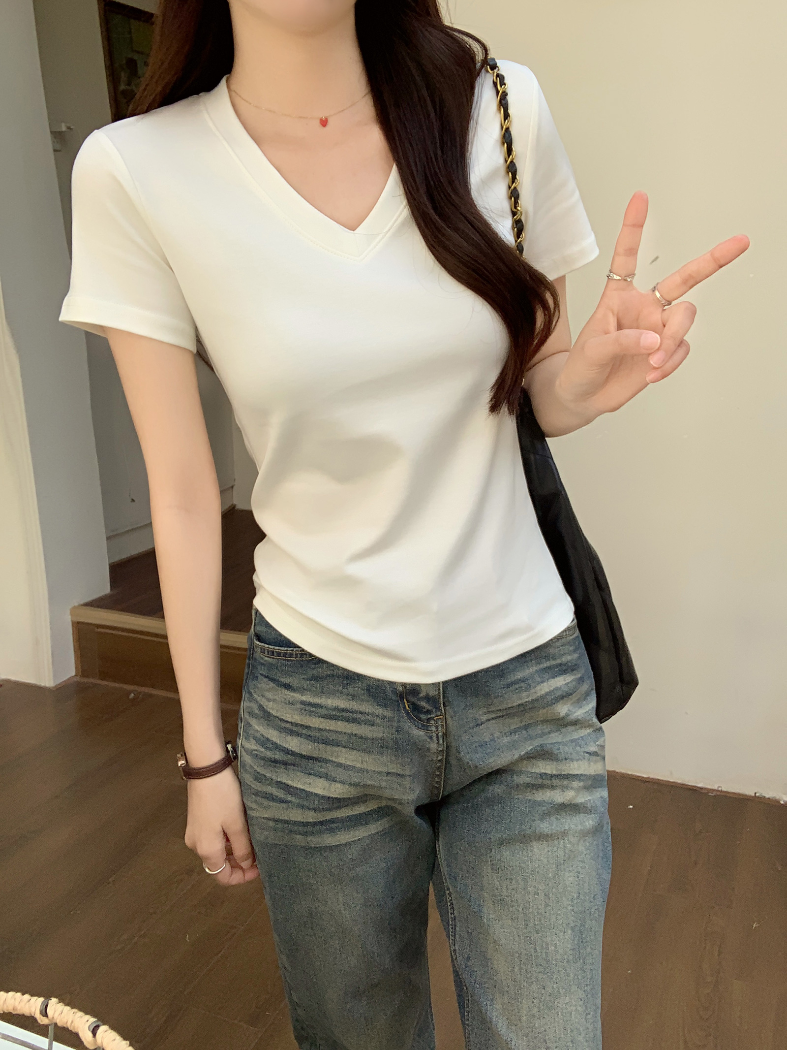 Real shot of 220g water soft double-sided short-sleeved T-shirt summer 2025 design short slim V-neck top Korean women's clothing