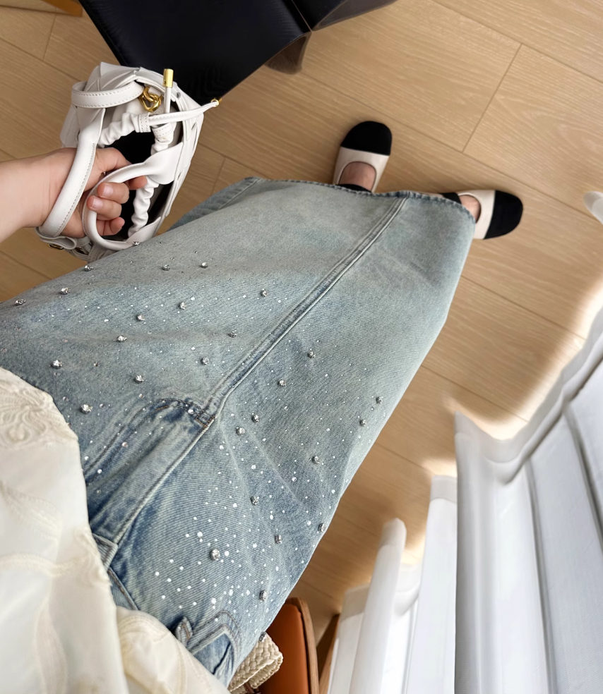 High and sensitive iron diamonds!  Summer light-colored denim skirt for women, with a long skirt with a slit back and a high profile slimness