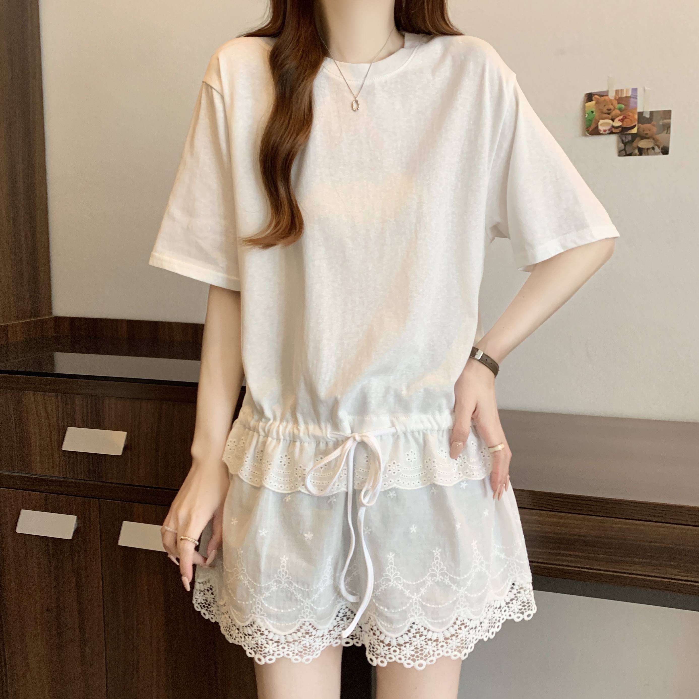 Real shot, large size fat MM Korean simple and versatile splicing lace fake two-piece round neck pullover T-shirt