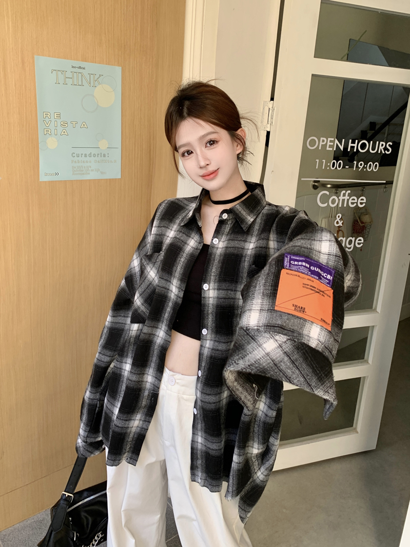 Trendy and versatile black and white plaid shirt jacket for women 2025 spring new couple casual shirt Polo collar top