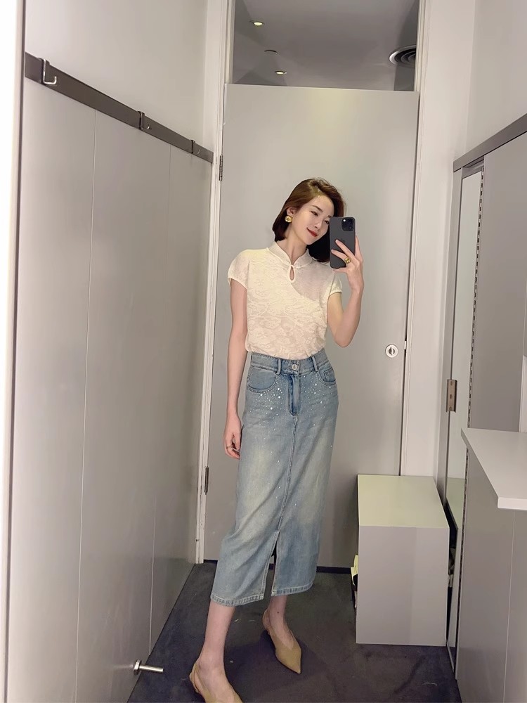 2025 summer new high-waisted diamond-slit denim skirt versatile slim A-line short skirt hip-cover skirt one-step skirt