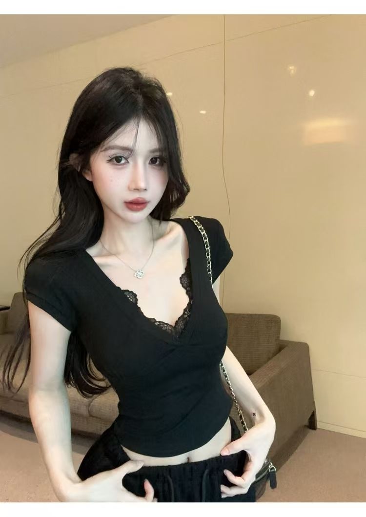 Sexy pure V-neck lace spliced ​​short-sleeved T-shirt for women 2025 spring niche hot girl slim shoulder short top