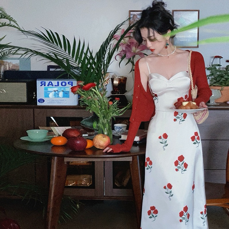 法式溫柔初戀碎花吊帶連衣裙女夏設計小眾高級感鹽甜顯瘦氣質長裙