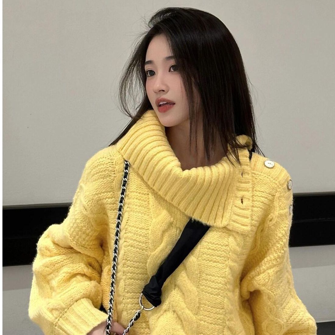 Lazy style turtleneck sweater for female students in autumn and winter new design lapel twist sweater loose soft top