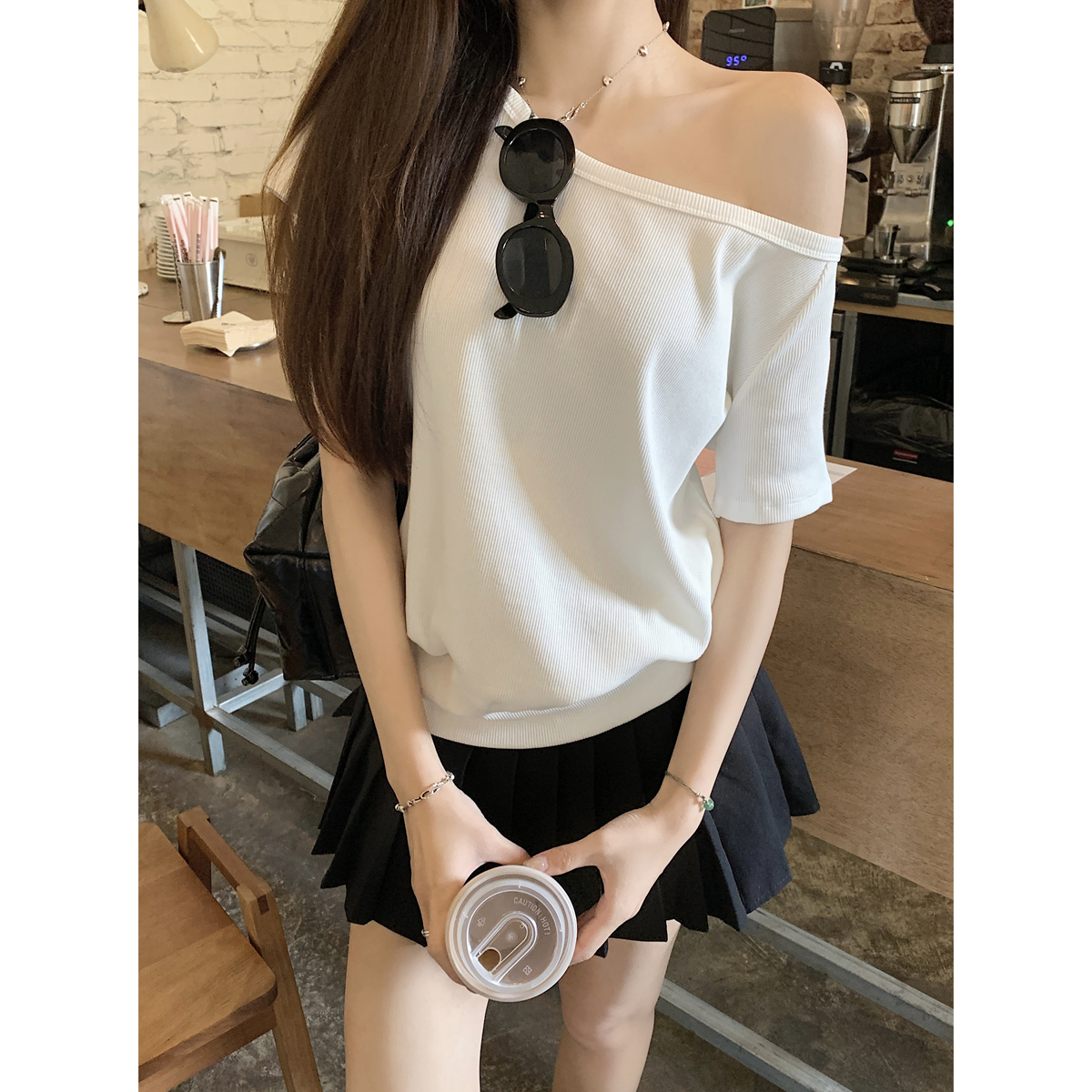Real shot of 2025 summer Korean style loose temperament one-length slanted shoulder versatile short-sleeved T-shirt top for women
