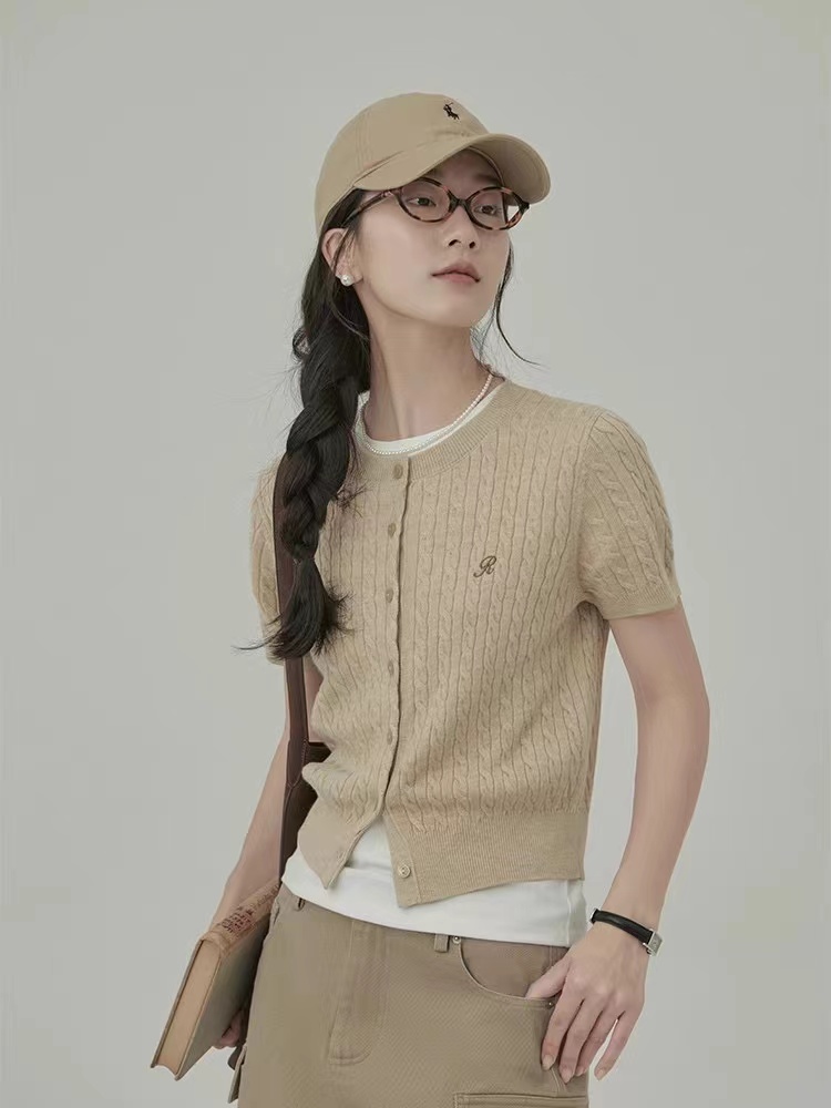 HAVERICE Restaurant, a daughter girl, Korean retro college temperament, age-reducing embroidery, twist knitted short sleeves