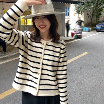 早春古力娜扎同款金扣條紋針織開衫女外搭針織毛衣外套長袖上衣潮