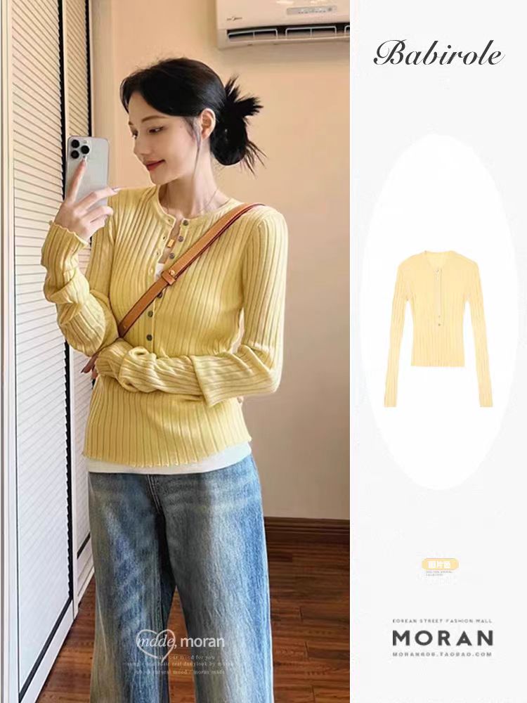 Lazy style outfit is gentle and beautiful, slim and waist-hugging base shirt, multi-button knitted sweater, jeans three-piece set