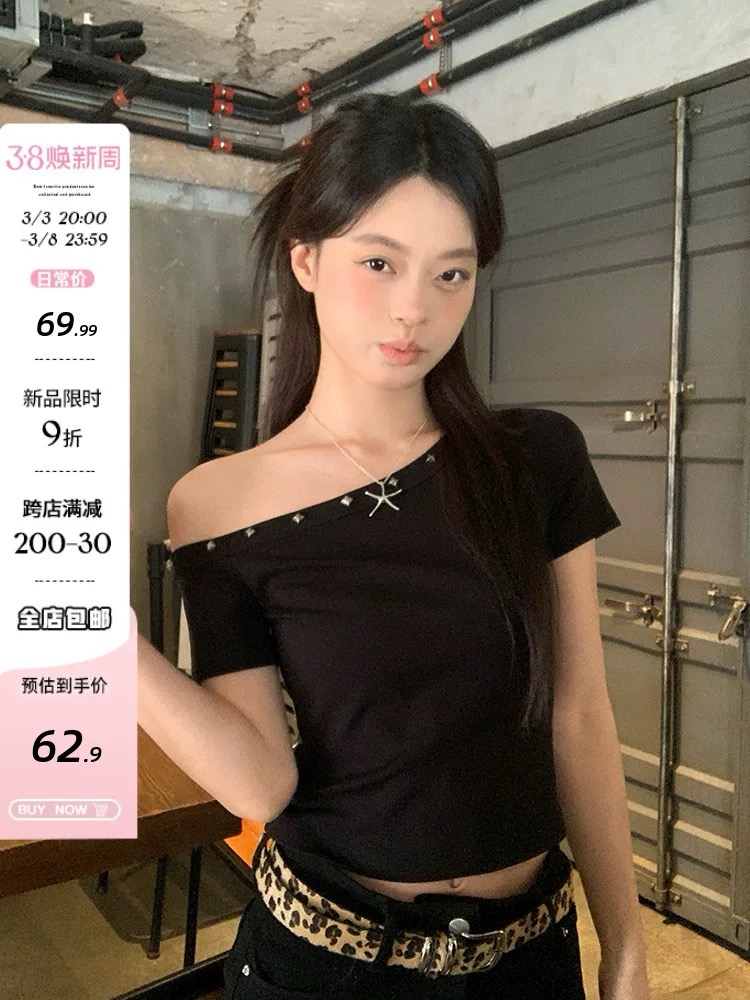 宋正恩黑色斜肩柳釘工藝短袖t恤女2025夏季修身顯瘦時尚短款上衣
